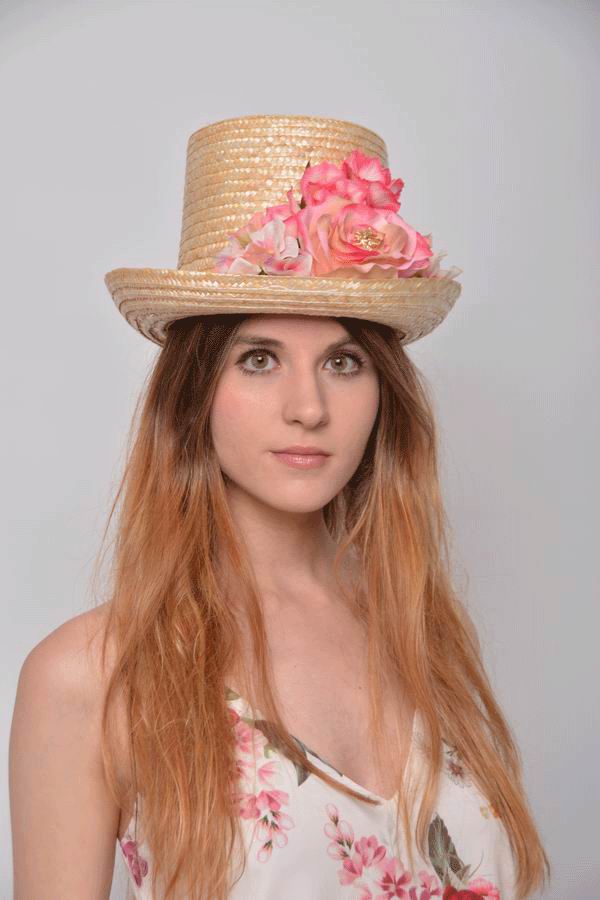 Chapeau Haut de Forme Miranda. Paille et Fleurs Tons Roses