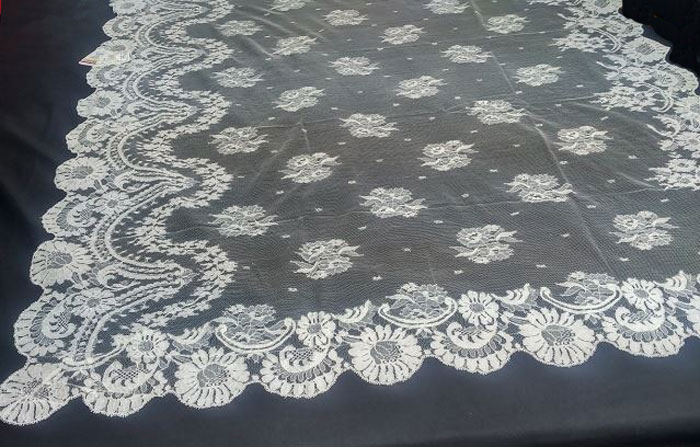 Black Spanish Veil (Shawl) ref.R11E09NG. Measurements: 120x240 cm