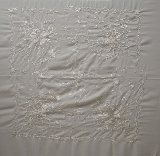 Châle de Manille pour la danse flamenco. Beige brodé beige. 135cm X 135cm