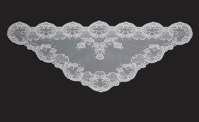 Mantilla Triangular. Ref. 12681-7. Medidas: 66cm X 154cm