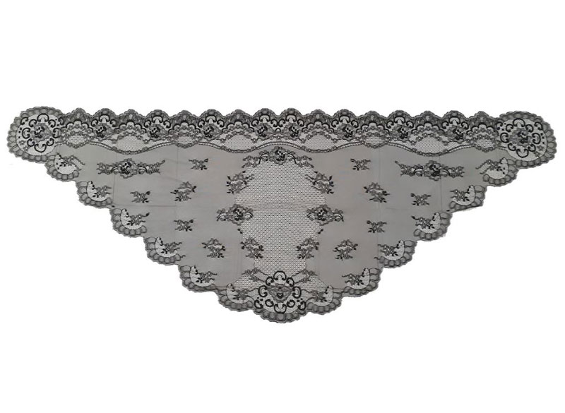 Triangular shawl Black colour. Ref. 12691-8. Measurements: 1m X 2m