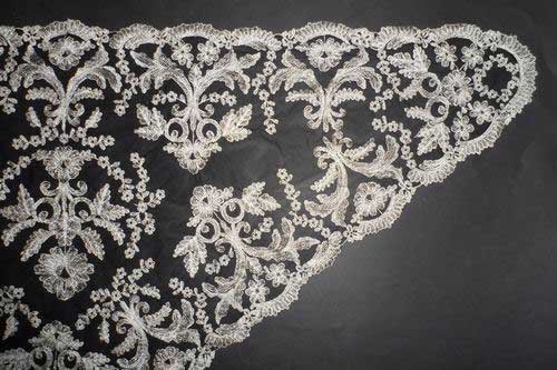 Triangular Spanish Mantilla Machine Sewn in Silver colour. Ref.7583-10. 54cm X 110cm