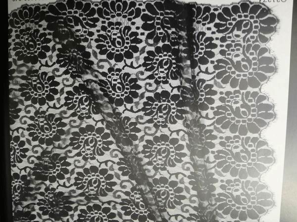 Spanish Veil (Shawl) ref.31374NG. Measurements: 120x240 cm