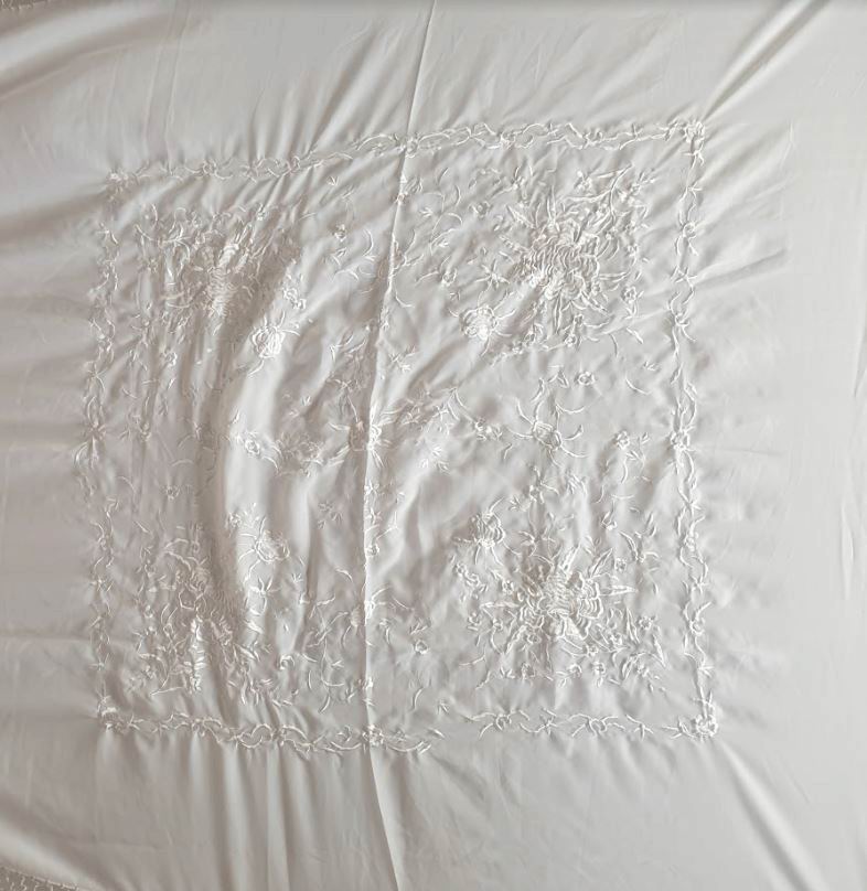 Châle de Manille pour la danse flamenco. Blanc brodé Blanc. 135cm X 135cm