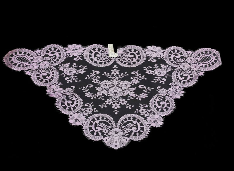 Triangular Mantilla in Mauve Colour with black background. Dimensions: 60 X 115cm