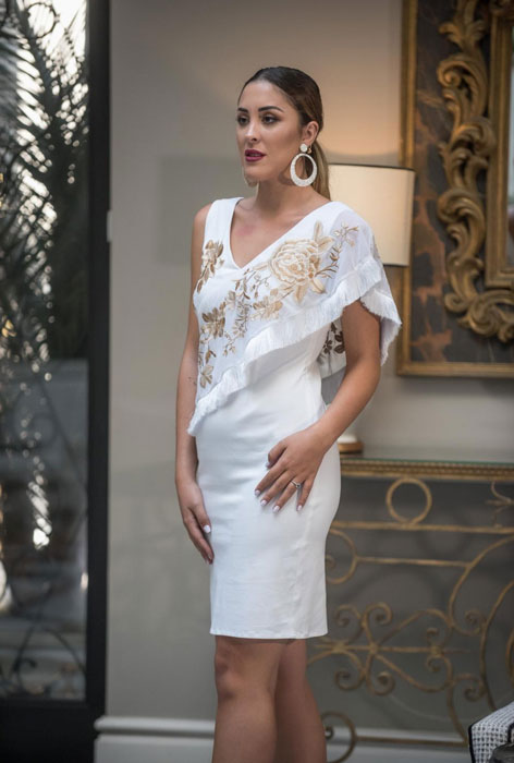 Robe blanche brodée Modèle Romero