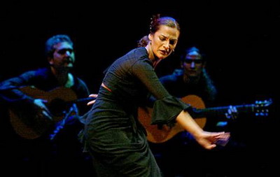 Este acto, organizado por la Bienal de Flamenco en colaboración con el Colectivo de artistas japoneses en Sevilla