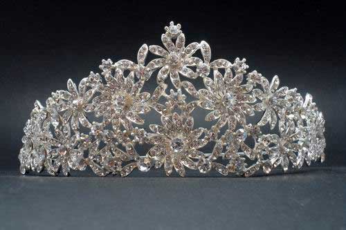 Tiare triangulaire de fleurs et strass. Ref. 28301