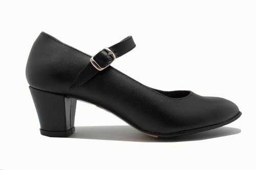 Amateur leather Shoes for Flamenco Dance with nailed sole and strap